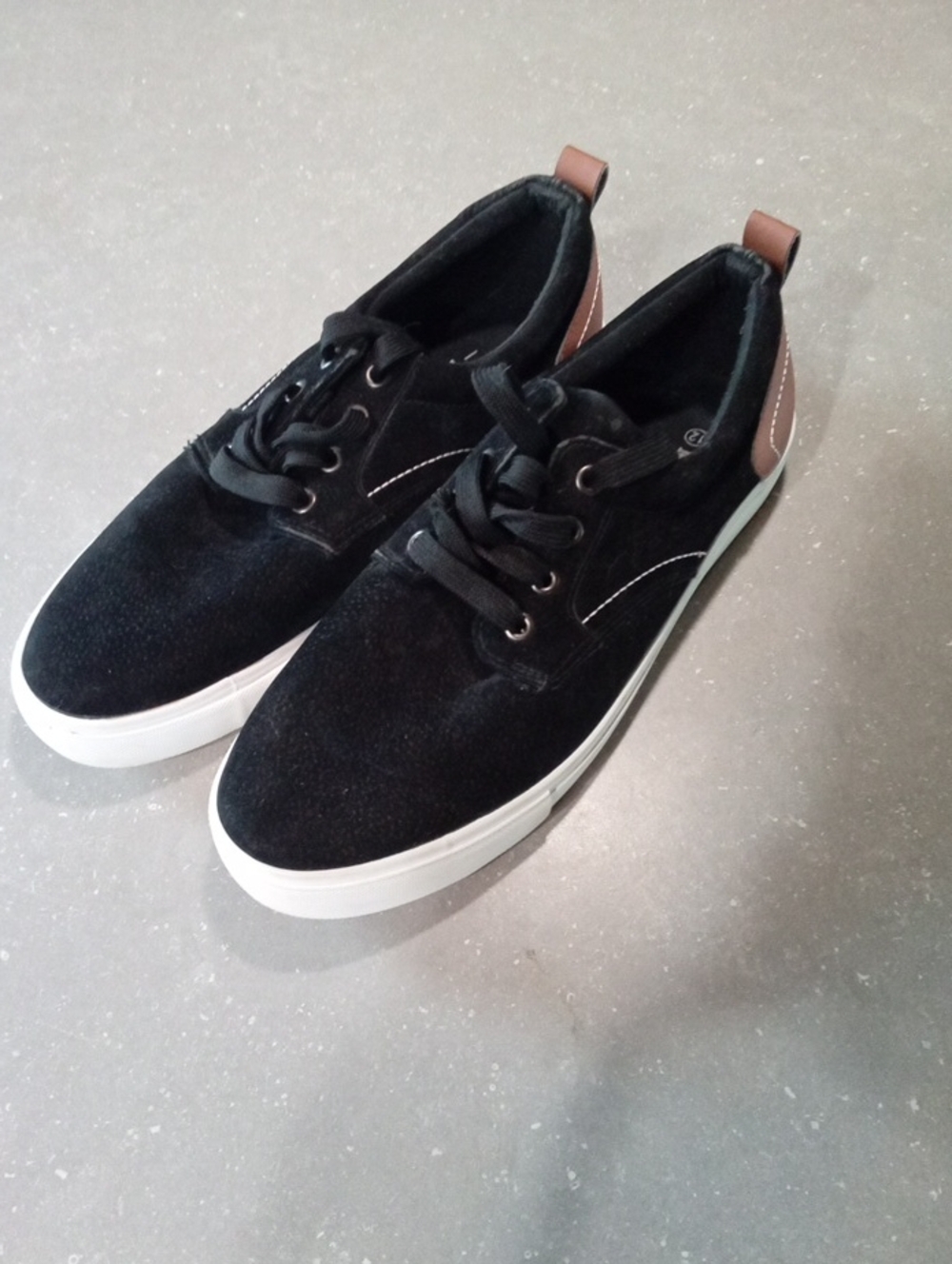Mnt. Ridge.size 12.Men's Black Lace-Up Sneakers with Brown Heel Tab